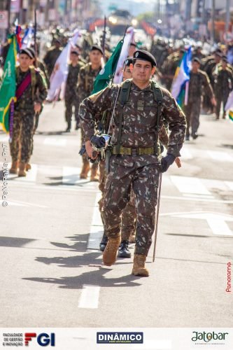Desfile-Civico-Militar-emociona-e-atrai-multidao-no-aniversario-de-130-anos-de-Jatai-164 (1) (1) (1)
