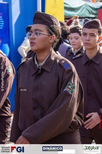 Desfile-Civico-Militar-emociona-e-atrai-multidao-no-aniversario-de-130-anos-de-Jatai-16 (1) (1) (1)