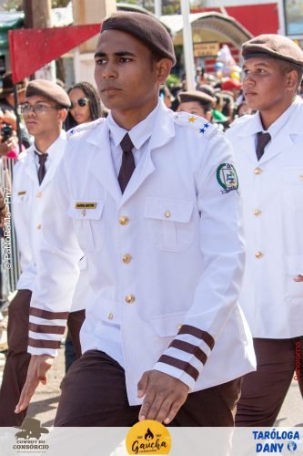Desfile-Civico-Militar-emociona-e-atrai-multidao-no-aniversario-de-130-anos-de-Jatai-170 (1) (1)