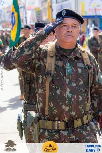 Desfile-Civico-Militar-emociona-e-atrai-multidao-no-aniversario-de-130-anos-de-Jatai-171 (1) (1) (1)