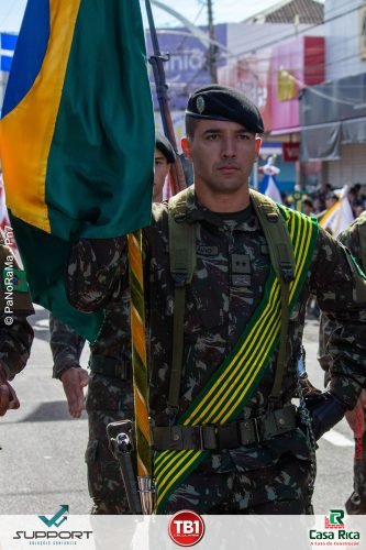 Desfile-Civico-Militar-emociona-e-atrai-multidao-no-aniversario-de-130-anos-de-Jatai-177 (1) (1) (1)