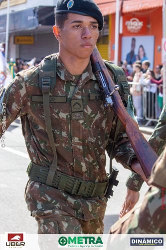 Desfile-Civico-Militar-emociona-e-atrai-multidao-no-aniversario-de-130-anos-de-Jatai-178 (1) (1) (1)