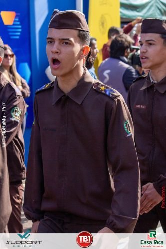 Desfile-Civico-Militar-emociona-e-atrai-multidao-no-aniversario-de-130-anos-de-Jatai-17 (1) (1) (1)