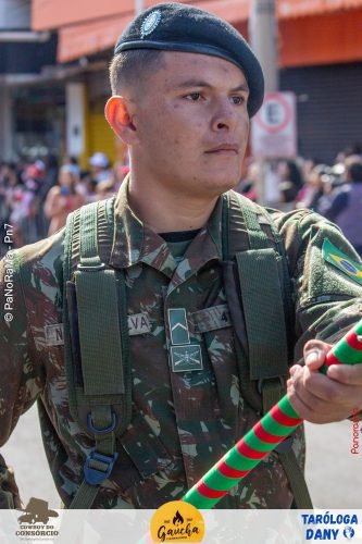 Desfile-Civico-Militar-emociona-e-atrai-multidao-no-aniversario-de-130-anos-de-Jatai-183 (1) (1) (1)