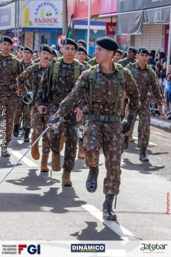 Desfile-Civico-Militar-emociona-e-atrai-multidao-no-aniversario-de-130-anos-de-Jatai-184 (1) (1) (1)
