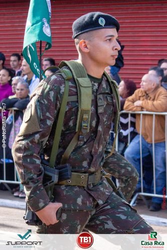 Desfile-Civico-Militar-emociona-e-atrai-multidao-no-aniversario-de-130-anos-de-Jatai-189 (1) (1) (1)