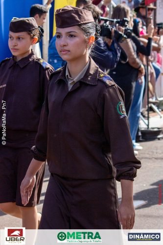 Desfile-Civico-Militar-emociona-e-atrai-multidao-no-aniversario-de-130-anos-de-Jatai-18 (1) (1) (1)