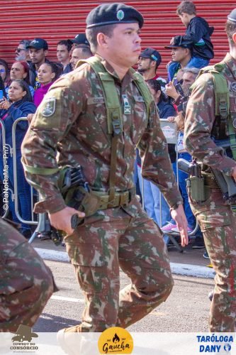 Desfile-Civico-Militar-emociona-e-atrai-multidao-no-aniversario-de-130-anos-de-Jatai-191 (1) (1) (1)