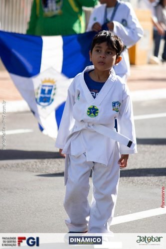 Desfile-Civico-Militar-emociona-e-atrai-multidao-no-aniversario-de-130-anos-de-Jatai-194 (1)