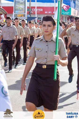 Desfile-Civico-Militar-emociona-e-atrai-multidao-no-aniversario-de-130-anos-de-Jatai-194 (1) (1)