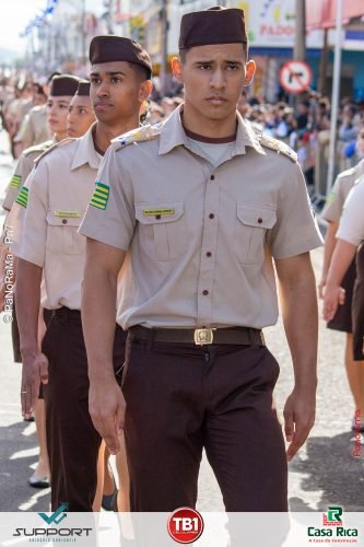 Desfile-Civico-Militar-emociona-e-atrai-multidao-no-aniversario-de-130-anos-de-Jatai-196 (1) (1)