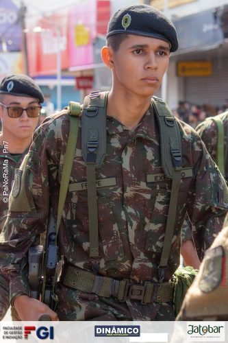 Desfile-Civico-Militar-emociona-e-atrai-multidao-no-aniversario-de-130-anos-de-Jatai-196 (1) (1) (1)