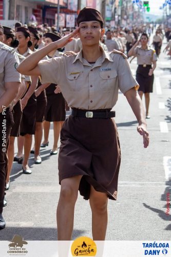 Desfile-Civico-Militar-emociona-e-atrai-multidao-no-aniversario-de-130-anos-de-Jatai-202 (1) (1)