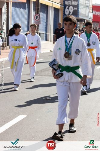 Desfile-Civico-Militar-emociona-e-atrai-multidao-no-aniversario-de-130-anos-de-Jatai-203 (1)