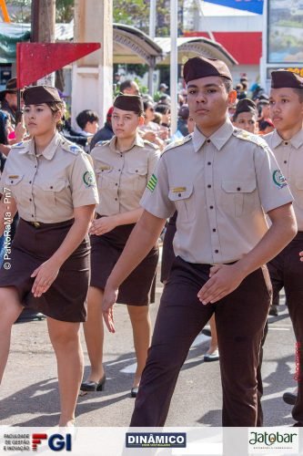 Desfile-Civico-Militar-emociona-e-atrai-multidao-no-aniversario-de-130-anos-de-Jatai-20 (1) (1) (1)