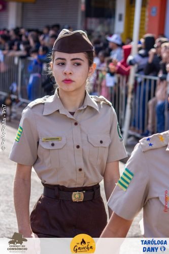 Desfile-Civico-Militar-emociona-e-atrai-multidao-no-aniversario-de-130-anos-de-Jatai-210 (1) (1)
