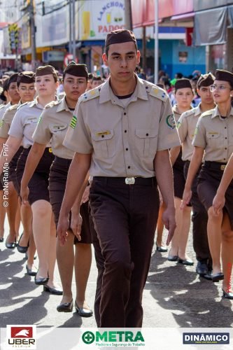 Desfile-Civico-Militar-emociona-e-atrai-multidao-no-aniversario-de-130-anos-de-Jatai-213 (1) (1)