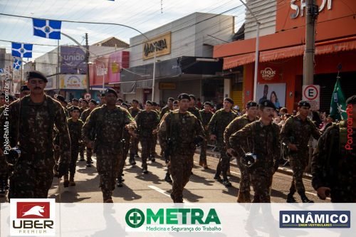 Desfile-Civico-Militar-emociona-e-atrai-multidao-no-aniversario-de-130-anos-de-Jatai-218 (1) (1)
