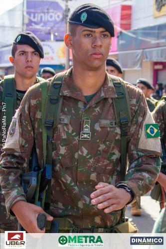 Desfile-Civico-Militar-emociona-e-atrai-multidao-no-aniversario-de-130-anos-de-Jatai-218 (1) (1) (1)