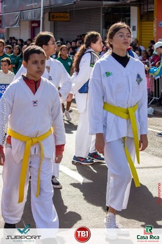 Desfile-Civico-Militar-emociona-e-atrai-multidao-no-aniversario-de-130-anos-de-Jatai-21 (1) (1)