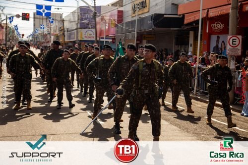 Desfile-Civico-Militar-emociona-e-atrai-multidao-no-aniversario-de-130-anos-de-Jatai-21 (1) (1) (1)