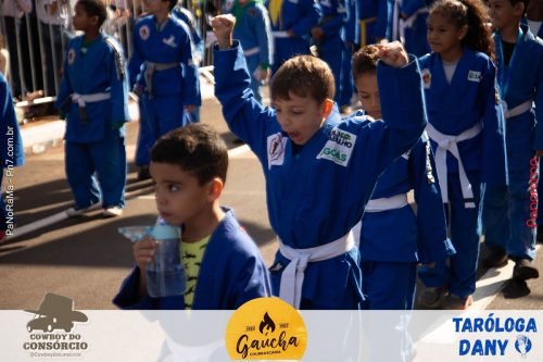 Desfile-Civico-Militar-emociona-e-atrai-multidao-no-aniversario-de-130-anos-de-Jatai-224 (1)