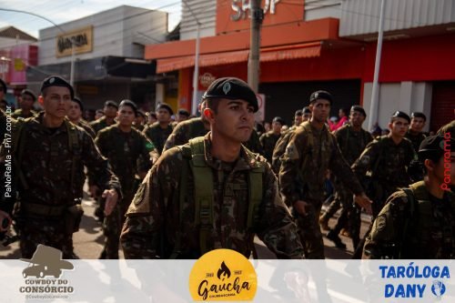 Desfile-Civico-Militar-emociona-e-atrai-multidao-no-aniversario-de-130-anos-de-Jatai-225 (1) (1)