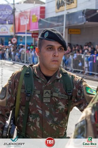 Desfile-Civico-Militar-emociona-e-atrai-multidao-no-aniversario-de-130-anos-de-Jatai-225 (1) (1) (1)