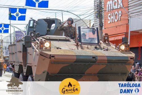 Desfile-Civico-Militar-emociona-e-atrai-multidao-no-aniversario-de-130-anos-de-Jatai-227 (1) (1) (1)