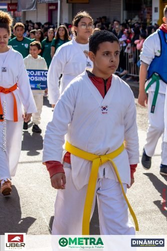 Desfile-Civico-Militar-emociona-e-atrai-multidao-no-aniversario-de-130-anos-de-Jatai-22 (1) (1)