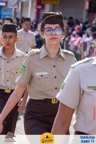 Desfile-Civico-Militar-emociona-e-atrai-multidao-no-aniversario-de-130-anos-de-Jatai-230 (1) (1)
