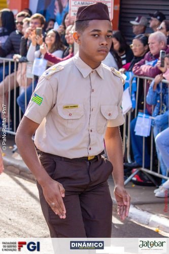 Desfile-Civico-Militar-emociona-e-atrai-multidao-no-aniversario-de-130-anos-de-Jatai-236 (1) (1)