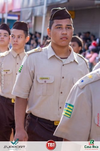Desfile-Civico-Militar-emociona-e-atrai-multidao-no-aniversario-de-130-anos-de-Jatai-237 (1) (1)