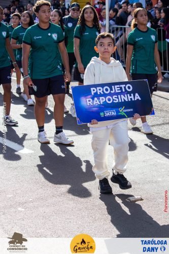 Desfile-Civico-Militar-emociona-e-atrai-multidao-no-aniversario-de-130-anos-de-Jatai-23 (1) (1)