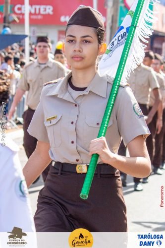 Desfile-Civico-Militar-emociona-e-atrai-multidao-no-aniversario-de-130-anos-de-Jatai-247 (1) (1)