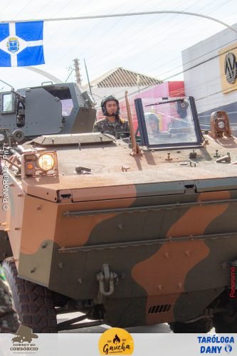 Desfile-Civico-Militar-emociona-e-atrai-multidao-no-aniversario-de-130-anos-de-Jatai-247 (1) (1) (1)