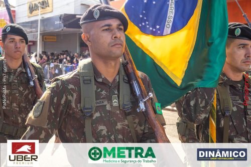 Desfile-Civico-Militar-emociona-e-atrai-multidao-no-aniversario-de-130-anos-de-Jatai-248 (1) (1)