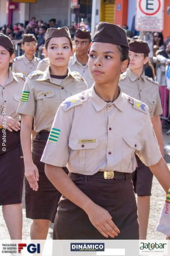 Desfile-Civico-Militar-emociona-e-atrai-multidao-no-aniversario-de-130-anos-de-Jatai-24 (1) (1) (1)