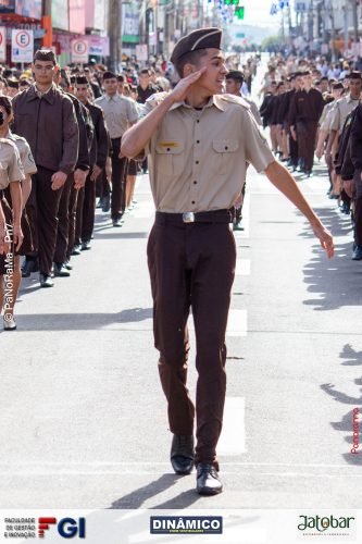 Desfile-Civico-Militar-emociona-e-atrai-multidao-no-aniversario-de-130-anos-de-Jatai-250 (1) (1)