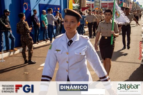 Desfile-Civico-Militar-emociona-e-atrai-multidao-no-aniversario-de-130-anos-de-Jatai-27 (1) (1)