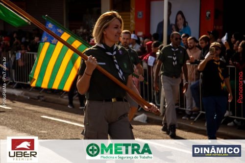 Desfile-Civico-Militar-emociona-e-atrai-multidao-no-aniversario-de-130-anos-de-Jatai-282 (1)