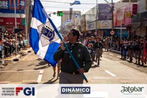 Desfile-Civico-Militar-emociona-e-atrai-multidao-no-aniversario-de-130-anos-de-Jatai-288 (1)