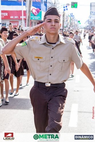 Desfile-Civico-Militar-emociona-e-atrai-multidao-no-aniversario-de-130-anos-de-Jatai-2 (1) (1) (1)