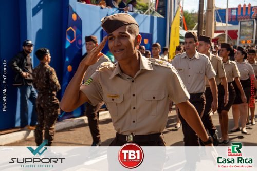 Desfile-Civico-Militar-emociona-e-atrai-multidao-no-aniversario-de-130-anos-de-Jatai-30 (1) (1)