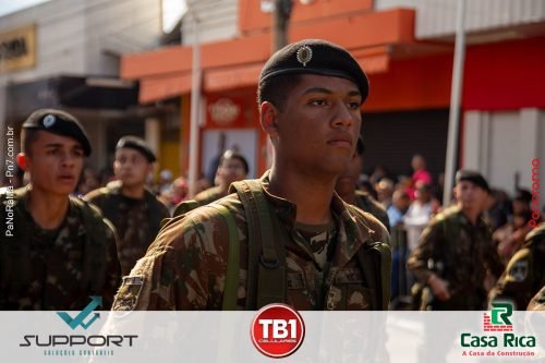 Desfile-Civico-Militar-emociona-e-atrai-multidao-no-aniversario-de-130-anos-de-Jatai-33 (1) (1) (1)