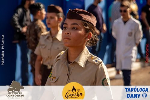 Desfile-Civico-Militar-emociona-e-atrai-multidao-no-aniversario-de-130-anos-de-Jatai-34 (1) (1)