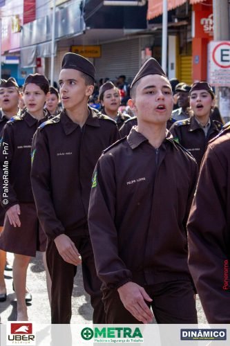 Desfile-Civico-Militar-emociona-e-atrai-multidao-no-aniversario-de-130-anos-de-Jatai-34 (1) (1) (1)