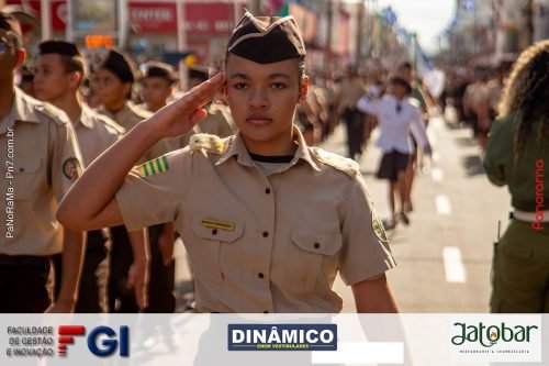 Desfile-Civico-Militar-emociona-e-atrai-multidao-no-aniversario-de-130-anos-de-Jatai-35 (1) (1)