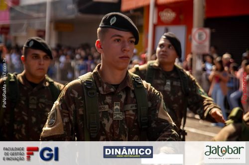 Desfile-Civico-Militar-emociona-e-atrai-multidao-no-aniversario-de-130-anos-de-Jatai-36 (1) (1) (1)