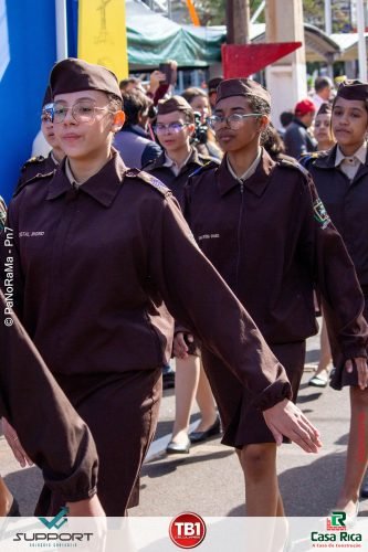Desfile-Civico-Militar-emociona-e-atrai-multidao-no-aniversario-de-130-anos-de-Jatai-37 (1) (1) (1)